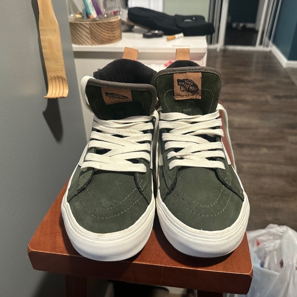 Vans - Picture 2 of 3
